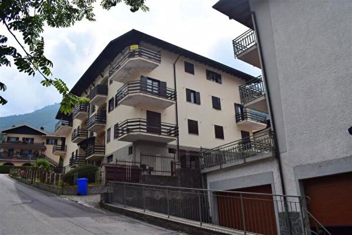 Appartamento trilocale in vendita in Via Giovanni Pascoli, Serina