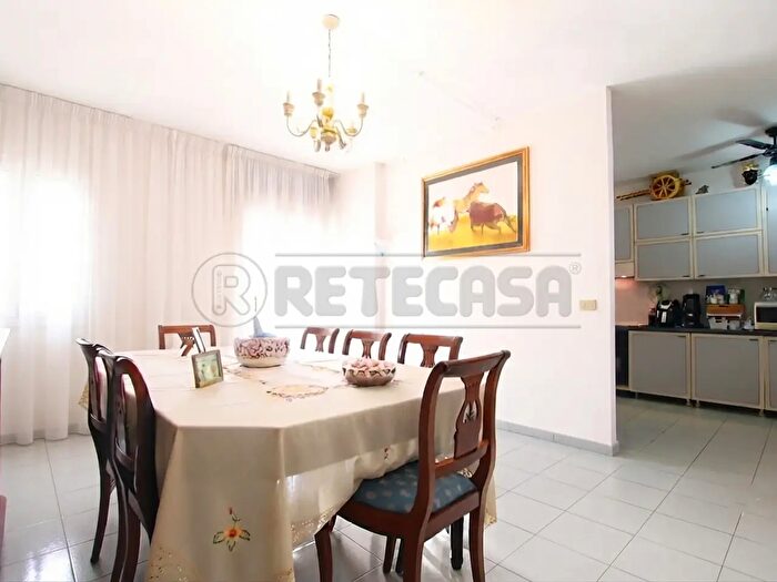 Appartamento con 6 locali in vendita in Via Vittorio Bachelet, Vicenza