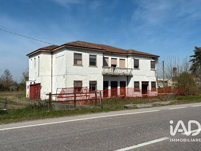 Casa con 14 locali in vendita in Via Nazionale, Occhiobello