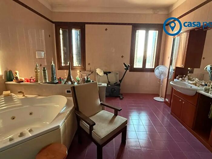 Casa con 8 locali in vendita in Via Carri, Bosaro