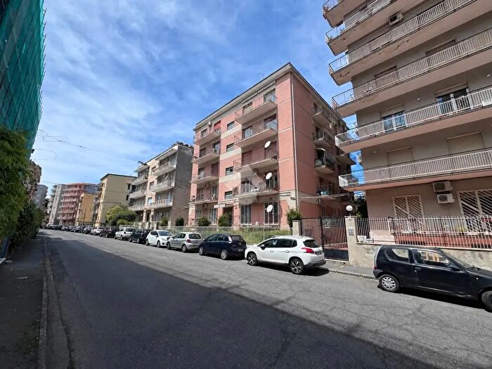 Appartamento quadrilocale in vendita in Via Costanza dAragona, Catania