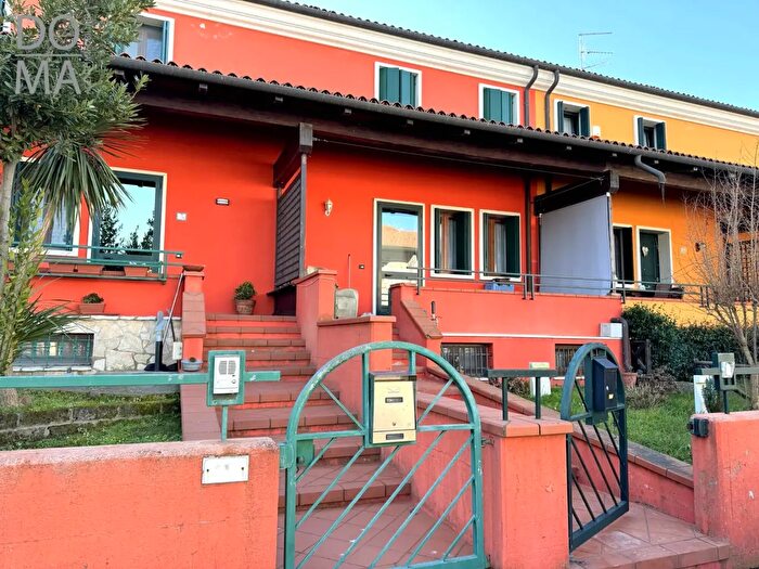Casa con 5 locali in vendita in Porto Viro