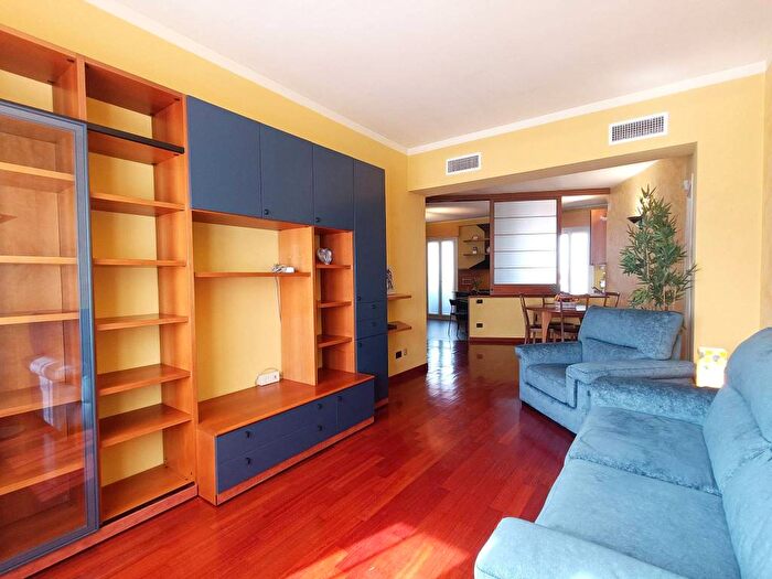 Appartamento trilocale in affitto in Via George Washington, Washington, Milano
