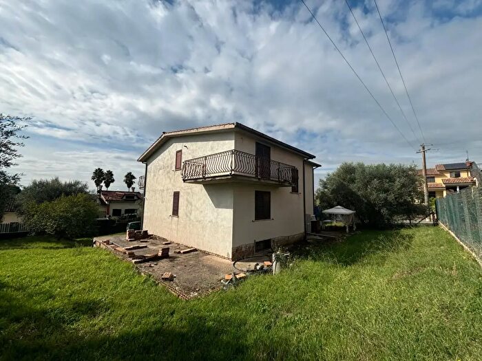 Casa con 8 locali in vendita in Via Rosetole, Capena