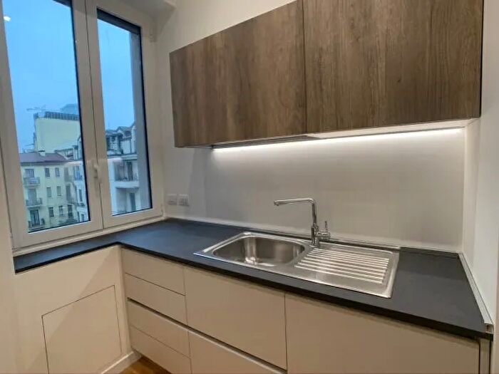 Appartamento trilocale in affitto in Via Tonale, Milano