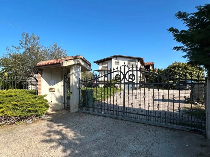 Casa con 12 locali in vendita in Contrada Iconicella, Lanciano