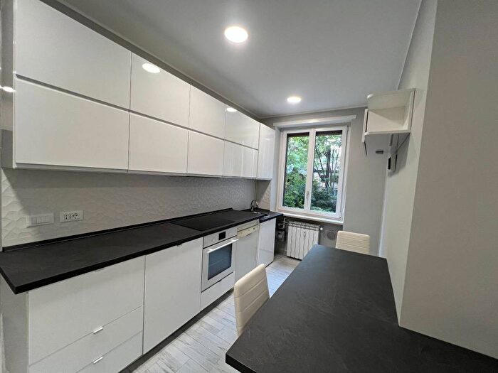 Appartamento trilocale in affitto in Via Ruggiero Settimo, Washington, Milano