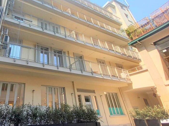 Appartamento trilocale in affitto in Via Solari, Solari, Milano