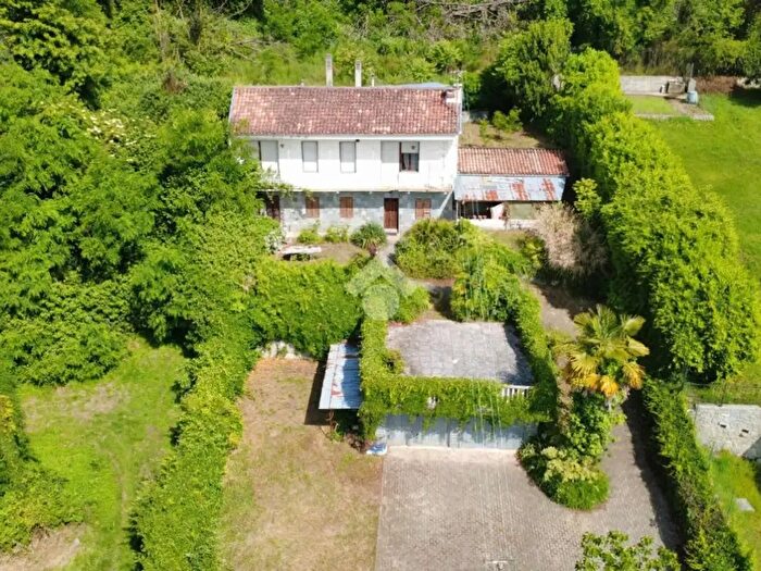 Casa con 6 locali in vendita in Via Lugnacco, Parella