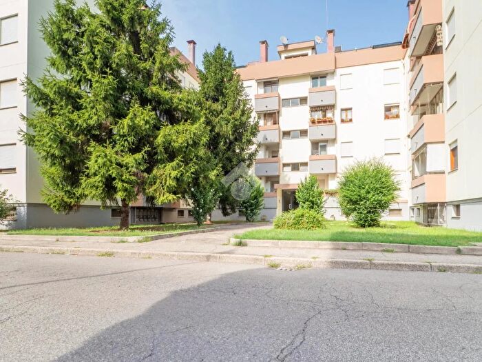 Appartamento trilocale in vendita in Via Cesare Goretti, Ferrara