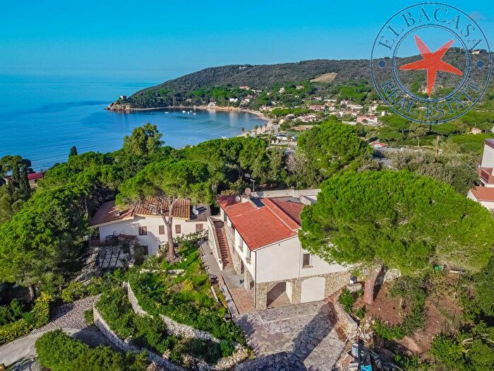 Casa con 6 locali in vendita in Via del Colle Loc Procchio, Marciana