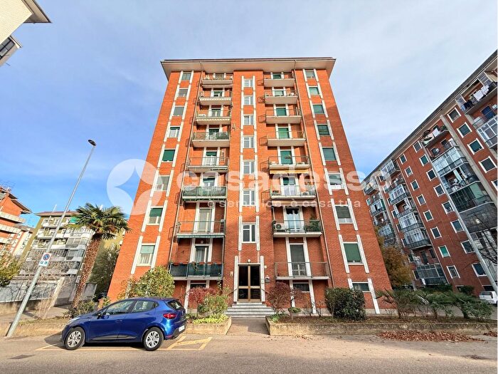 Appartamento quadrilocale in vendita in Via Colombo, Vercelli