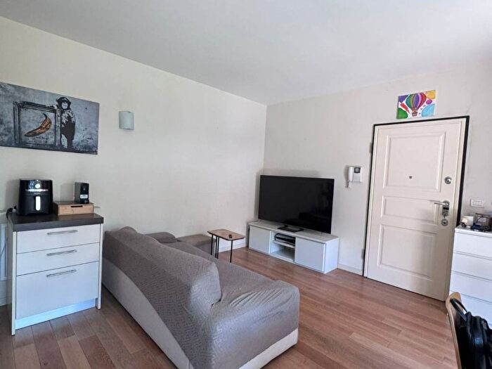 Appartamento bilocale in affitto in Via Bellinzona, Ponte Chiasso, Como