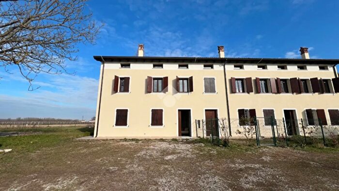 Casa con 5 locali in vendita in Via Lollia, San Felice Sul Panaro