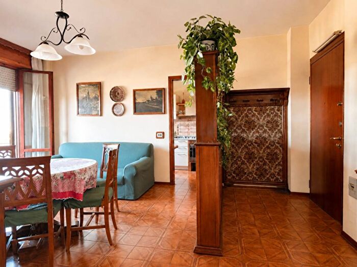 Appartamento con 5 locali in vendita in Via Repubblica di Montefiorino, Crocetta, Modena