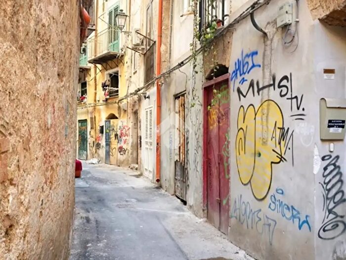 Appartamento con 11 locali in vendita in Vicolo S Basilio, Palermo