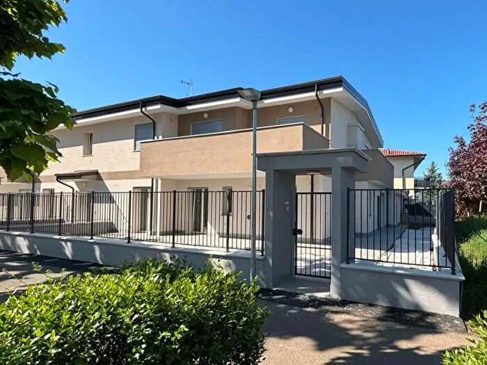 Appartamento quadrilocale in vendita in Via G Rodari Snc, Cislago