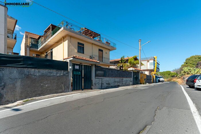 Appartamento trilocale in vendita in Via dei Piccioni, Catania