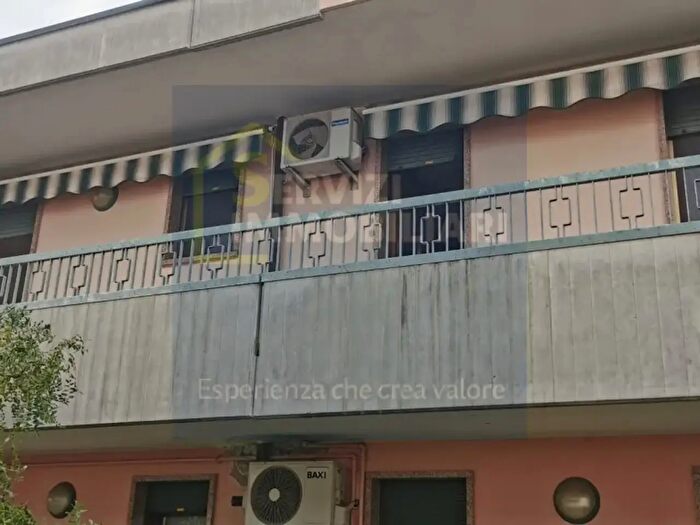 Appartamento trilocale in vendita in Viale Giacomo Matteotti, Battaglia Terme