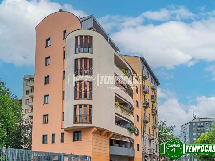 Appartamento quadrilocale in vendita in Via Ala, Milano