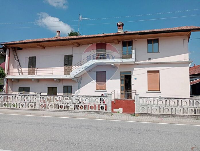 Casa con 6 locali in vendita in Pogno