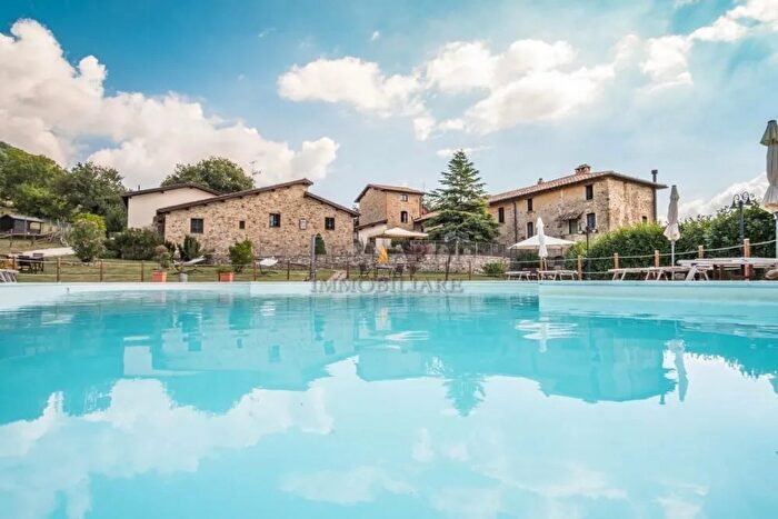 Casa con 20 locali in vendita in Umbertide