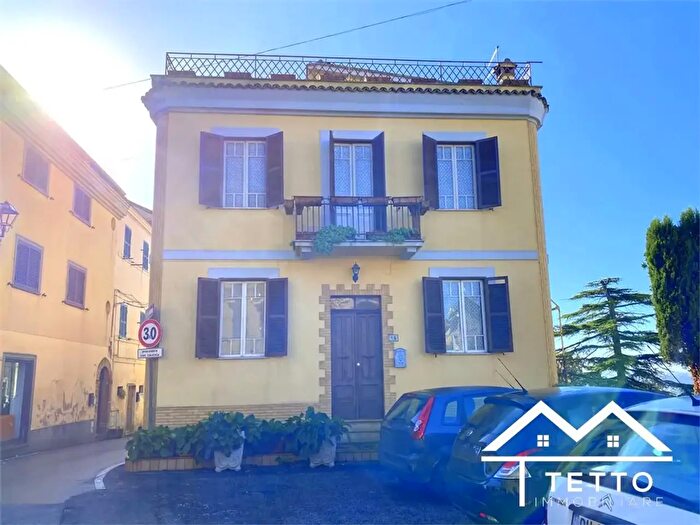 Casa quadrilocale in vendita in Piazza Garibaldi, Forano