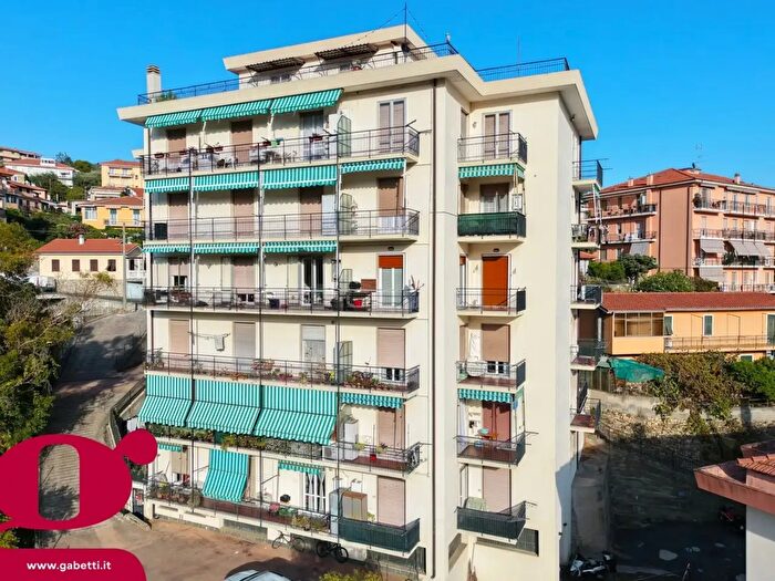 Appartamento trilocale in vendita in Via Cesare Battisti, Imperia