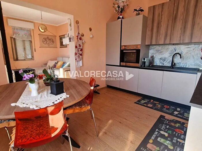 Casa con 10 locali in vendita in Carrara