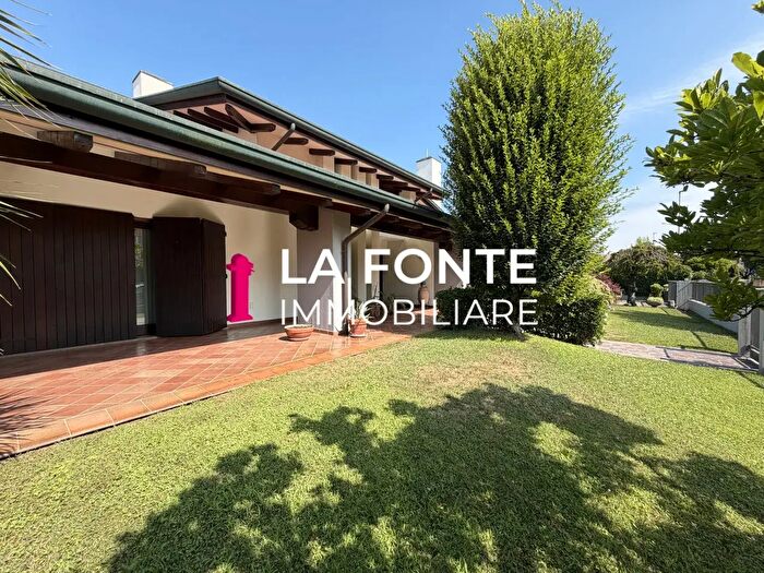 Casa con 7 locali in vendita in Via Enrico Galvaligi, Stra