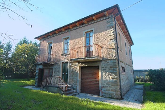 Casa con 9 locali in vendita in Civitella In Val Di Chiana