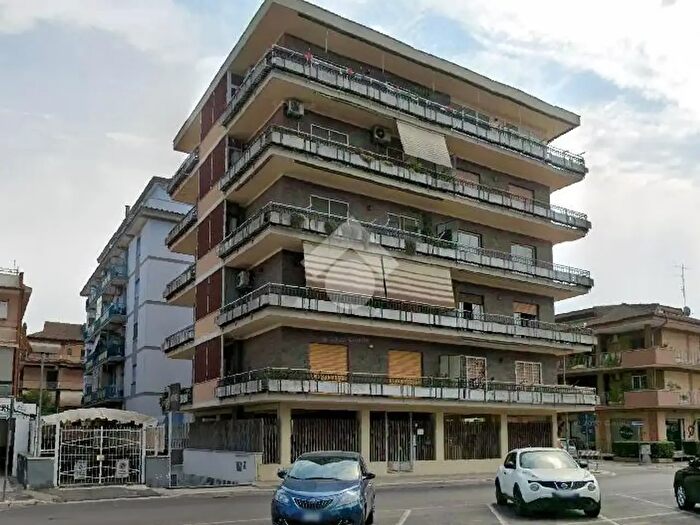 Appartamento trilocale in affitto in Largo Lucio Giunio Columella, Pomezia