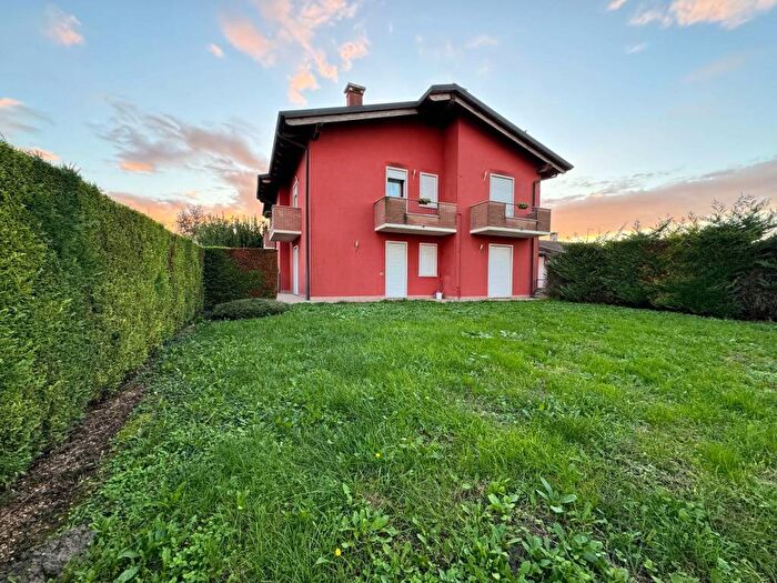 Appartamento trilocale in vendita in Via Borghetto, Centro, Urbana