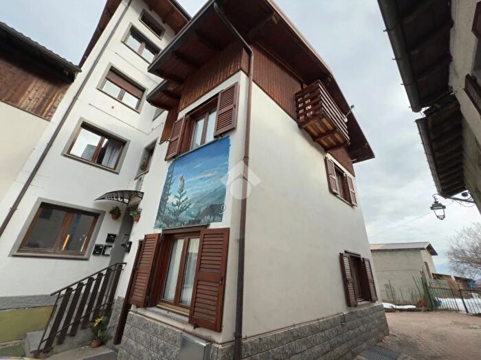 Casa trilocale in vendita in Via Ospitale, Aprica