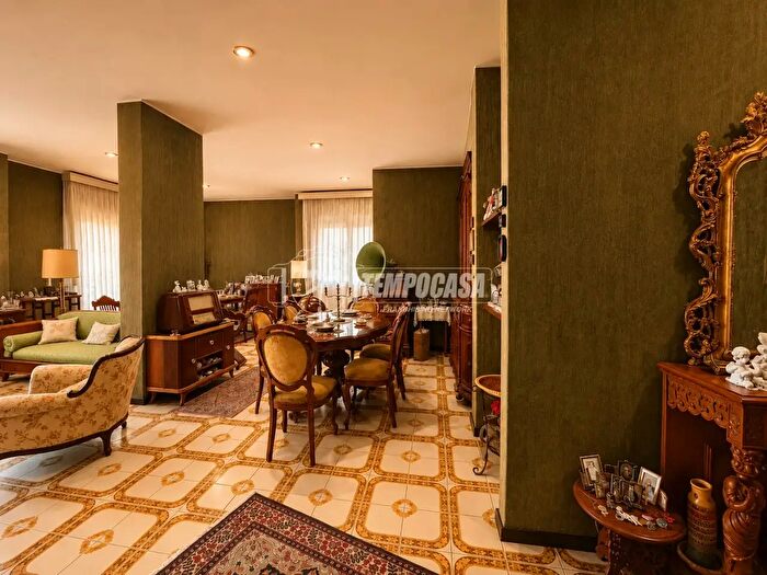 Appartamento con 6 locali in vendita in Via Amedeo Modigliani, Catania