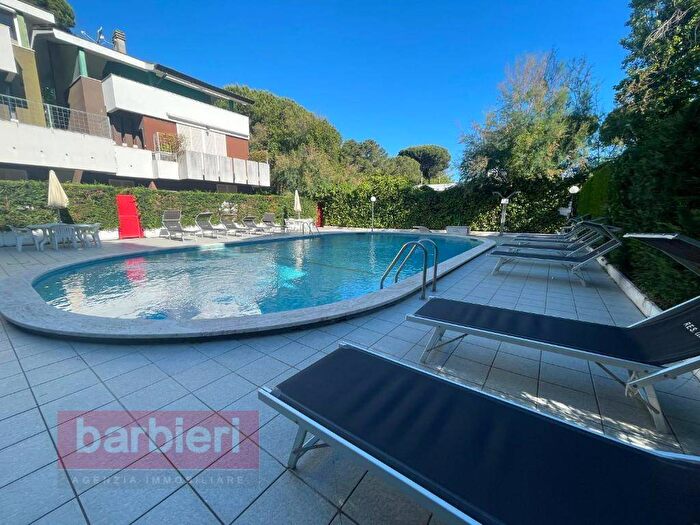 Appartamento con 5 locali in affitto in Viale Ponchielli, Mare, Cervia