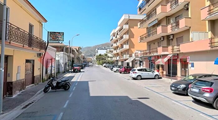 Casa con 8 locali in vendita in Via Venezia Snc, Mondragone