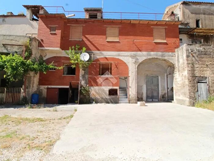 Casa quadrilocale in vendita in Via Gerusalemme, Caserta