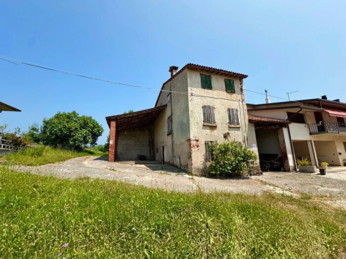 Casa quadrilocale in vendita in Costa dOlio, Colceresa