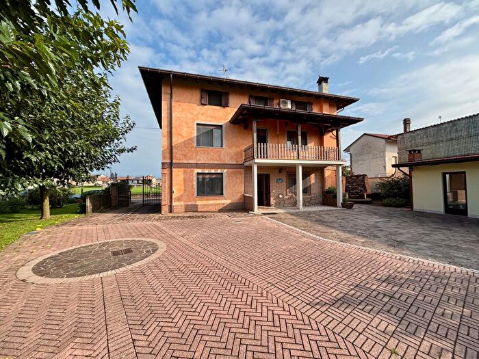 Casa con 6 locali in vendita in Via Ponte Vecchio, Dignano