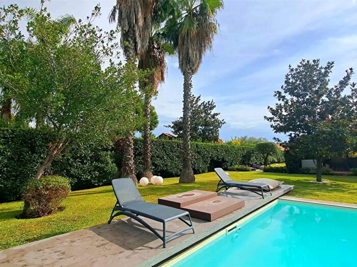 Casa con 9 locali in vendita in Viagrande