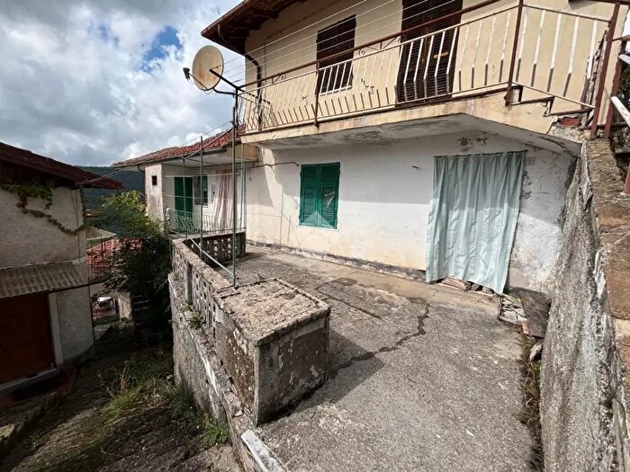 Appartamento quadrilocale in vendita in Frazione Daglio, Carrega Ligure
