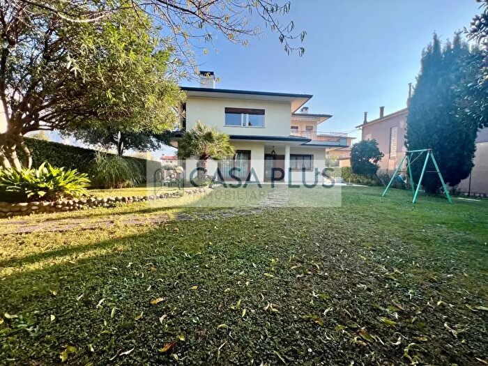 Casa con 7 locali in vendita in Via Monte Cengio, Bassano Del Grappa