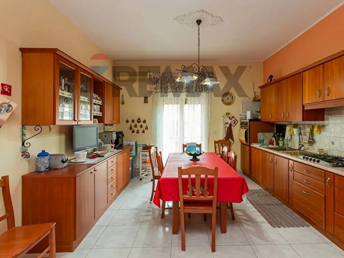 Appartamento con 12 locali in vendita in Via del Frantoio, Catania