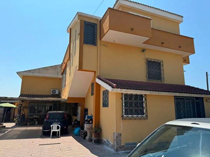 Casa con 6 locali in vendita in Mondragone