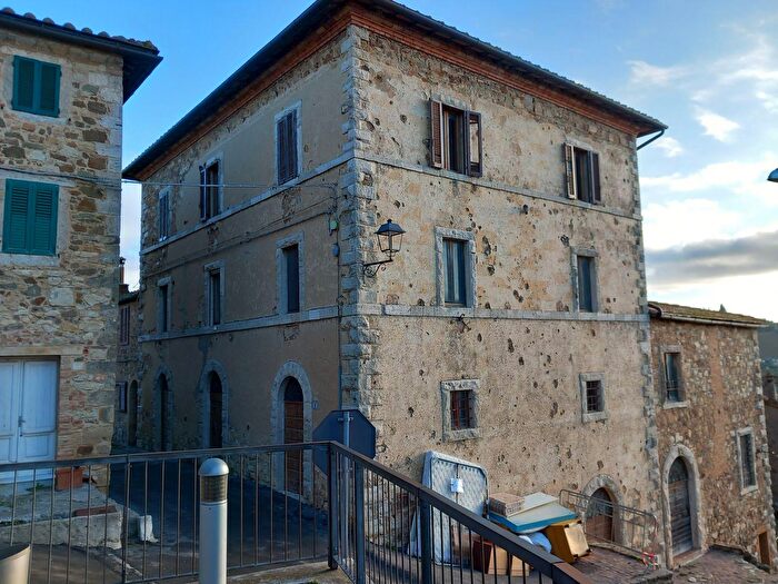 Appartamento quadrilocale in vendita in Piaggia della Porta, Montalcino