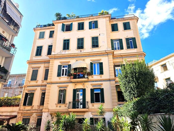 Appartamento quadrilocale in affitto in Via Torquato Tasso, Vomero, Napoli