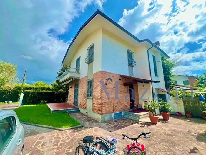 Casa con 7 locali in vendita in Via Fratelli Barberi, Forte Dei Marmi