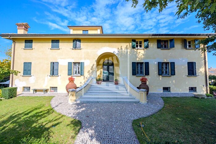 Casa con 12 locali in vendita in Via Carso, Quattro Castella