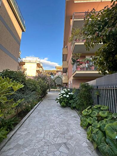 Appartamento trilocale in vendita in Via Gregorio XI, Roma